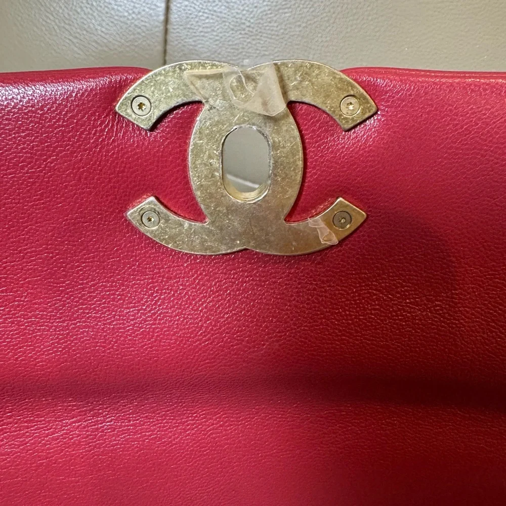 CHANEL 19 Large Quilted handbag